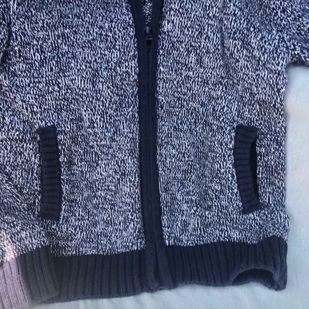 Boys Small 5/6 Gymboree zip front cardigan.